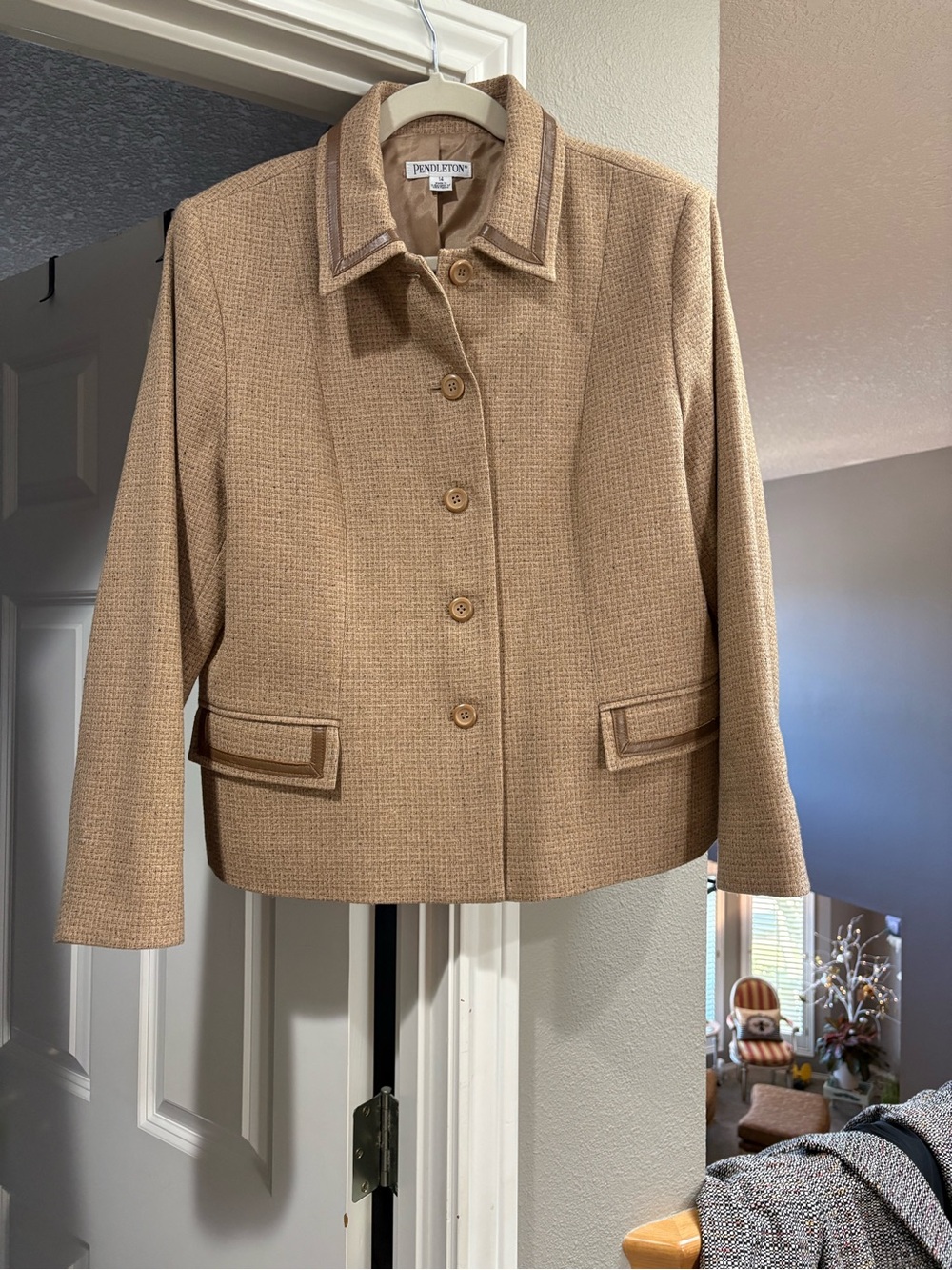 Vintage Pendleton Camel Tweed Jacket with Brown Leather Trim - Picture 2 of 3